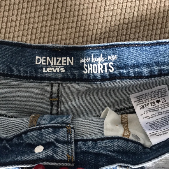 Super high rise light denim shorts - Picture 3 of 3